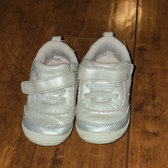 Toddler Size 6 stride rite girl sneakers - Picture 1 of 3